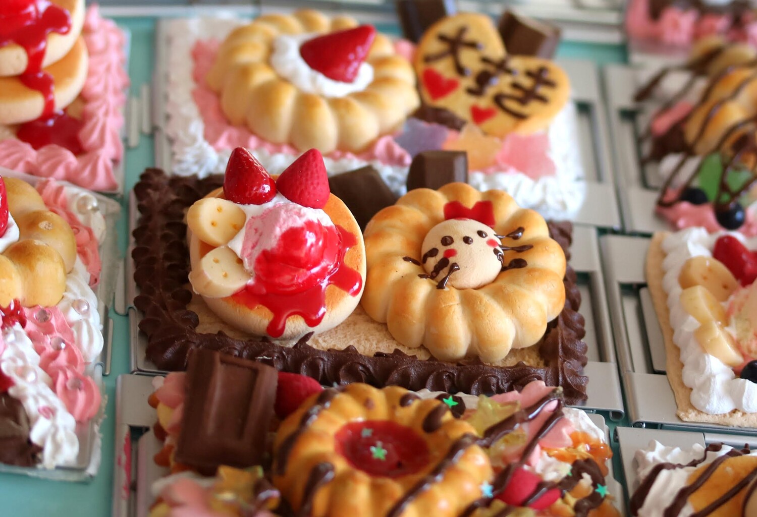Bell ＊Cafe 様 作家様　フェイクスイーツデコ　お菓子　キーホルダー ねこさんのこんがりクッキー キーホルダー フェイクスイーツ