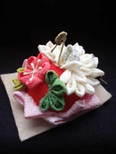 つまみ細工で作る正月飾り