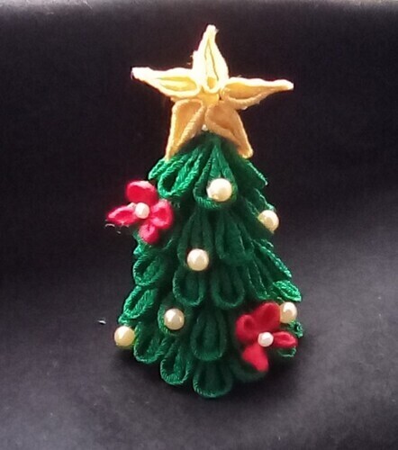 つまみ細工で作るクリスマスツリー